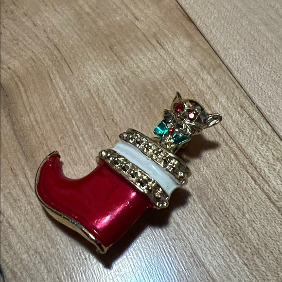 Vintage Festive Red Boot Cat Brooch with Rhinestones - Picture 4 of 9